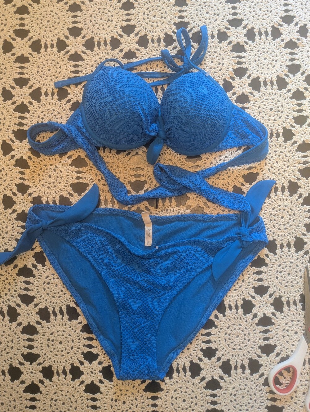 Woman's 2pc Blue Crocheted Swimsuit by AERIE Sz. M Bottom 34B Molded Bra Top